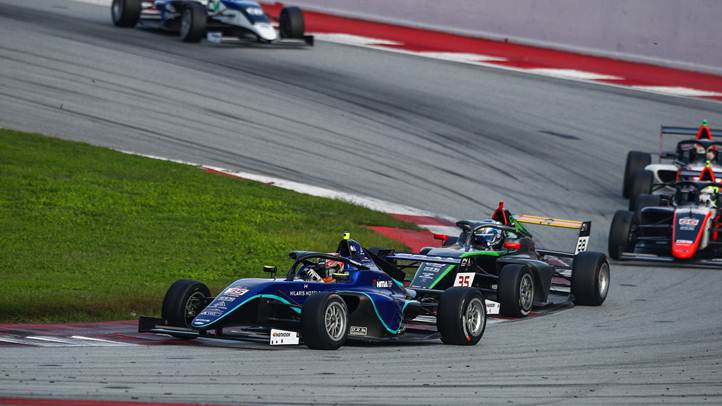 Eseménydús záróhétvégéje volt Hideg Ádámnak a spanyol F4-es bajnokságban. Fotó: Dutch Photo Agency