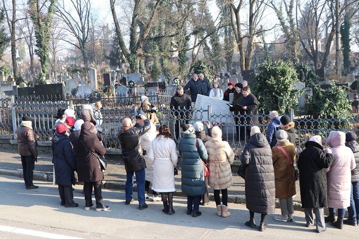 Felavatták Zádor Dezső felújított síremlékét Ungváron