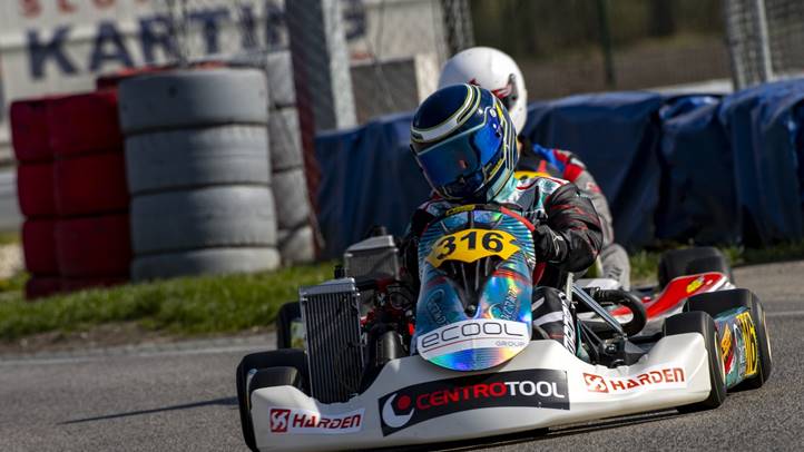 Beni és Ákos a Slovak Karting Centerben. Fotó: Hajóka Sport Fotó