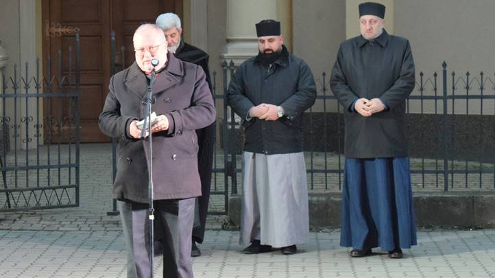 Meggyújtották az adventi koszorú negyedik gyertyáját - Ég a szeretet lángja Beregszászban is