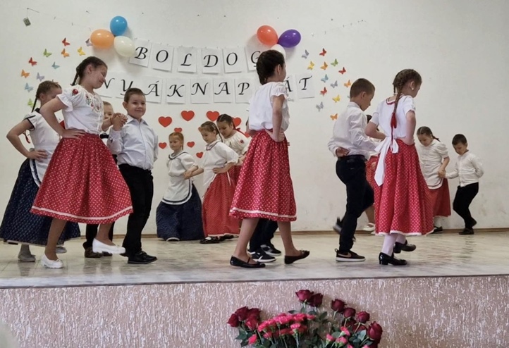 Május első vasárnapja Badalóban is az édesanyákról szólt.