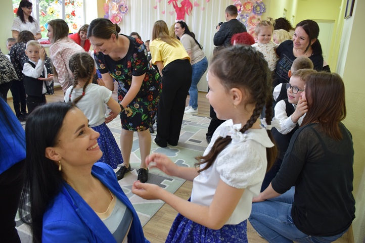 Édesanyák ünnepe a Frangepán Gimnázium beregszászi bázisóvodájában. Fotó: Kárpátinfo/Kovács Erzsébet