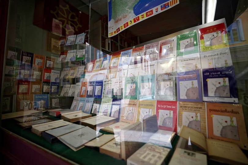 A kis herceg különböző fordításokban egy könyvesbolt kirakatában AFP / Valentine Chapuis