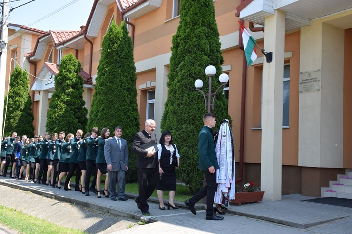 Ballagás a Nagydobronyi Református Líceumban. Fotó: Kovács Erzsébet