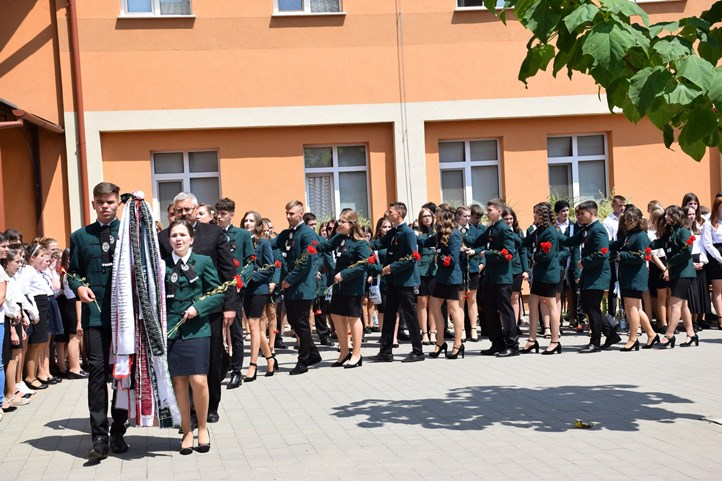 Ballagás a Nagydobronyi Református Líceumban. Fotó: Kovács Erzsébet