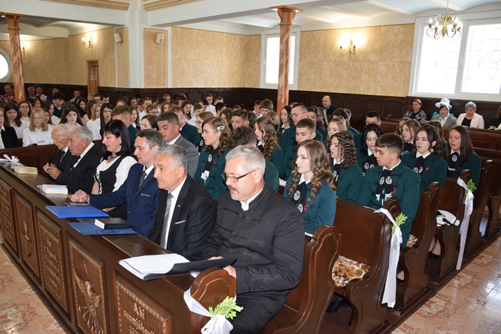 Ballagás a Nagydobronyi Református Líceumban. Fotó: Kovács Erzsébet