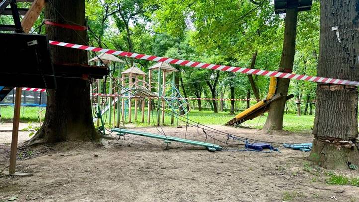 Gyerekek sérültek meg az egyik játszótéren Ungváron