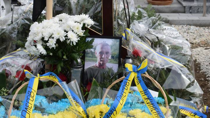 Végső búcsút vettek Buzuljuk Oleh beregszászi katonától. Fotó: facebook.com/PublicPageBabjak