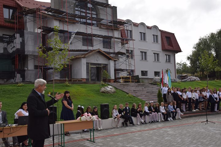 Becsengettek – Tanévnyitó a Beregszászi Bethlen Gábor Magyar Líceumban. Fotó: Kovács Erzsébet