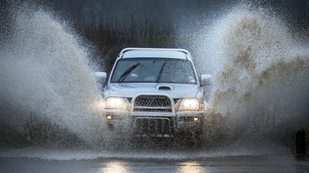 Voltak, akik a figyelmeztetések ellenére is útnak indultak a rossz látási viszonyok közepette. Fotó: Science Photo Library via AFP