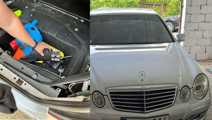 Zokniba rejtett el 350 doboz cigarettát Kárpátalján. Fotó: Kárpátaljai Vámhivatal