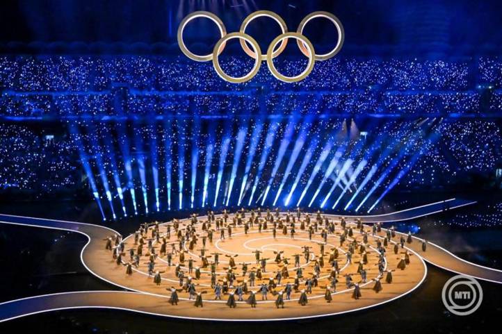 Milánó, 2026. február 6. Az olimpiai ötkarika a 2026-os milánói-cortinai téli olimpia megnyitóünnepségén a milánói San Siro Stadionban 2026. február 6-án. MTI/Illyés Tibor