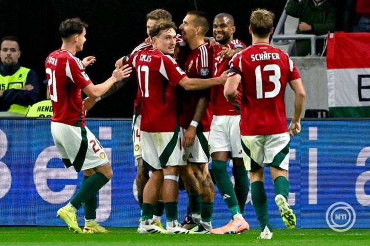 A magyar csapat gólöröme a Magyarország - Örményország labdarúgó világbajnoki selejtező mérkőzésen a Puskás Arénában 2025. október 11-én. Középen a gólszerző Lukács Dániel. MTI/Purger Tamás