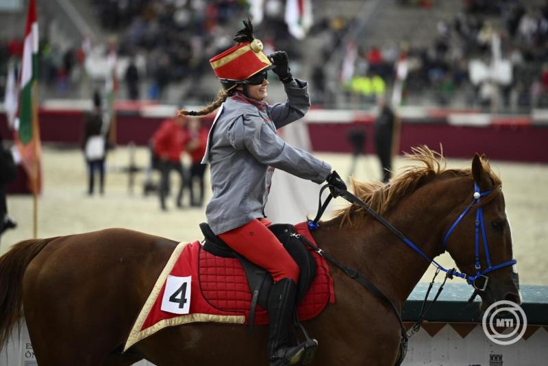 Szilvásvárad, 2025. október 5. A győztes Rozs Anna Júlia, Magyarkanizsa versenyzője a 18. Nemzeti Vágta döntője után a Szilvásváradi Lipicai Lovasközpontban 2025. október 5-én. MTI/Bodnár Boglárka