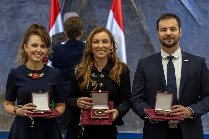 Magyar Fiatalokért Díjat kapott Dobsa Beáta