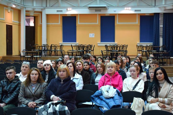 Angol és német nyelvtanfolyamok indultak a Rákóczi Egyetemen - Ablak a világra