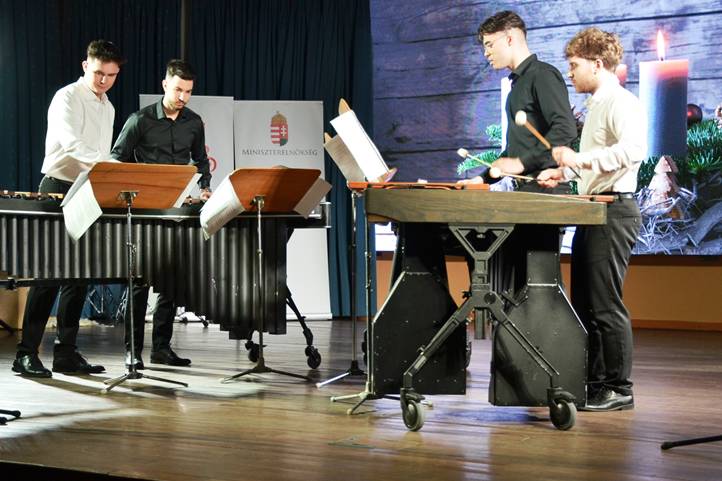 A debreceni SONUS együttes koncertje Beregszászban - A szeretetre hangolódva