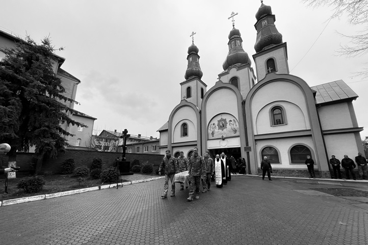 Munkácson végső búcsút vettek az 57 éves Jaroszlav Bodjacsuktól. Fotó: Munkácsi Városi Tanács