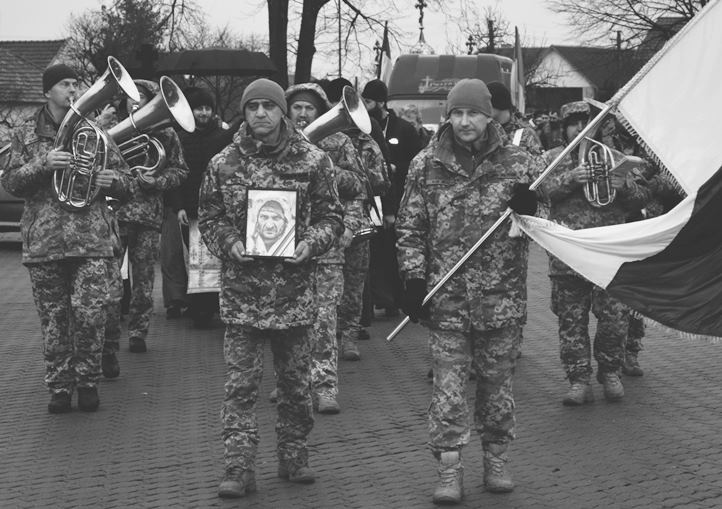 Kárpátalján eltemették Vaszil Sztelmah katonát. Fotó: Irsavai Város Tanács
