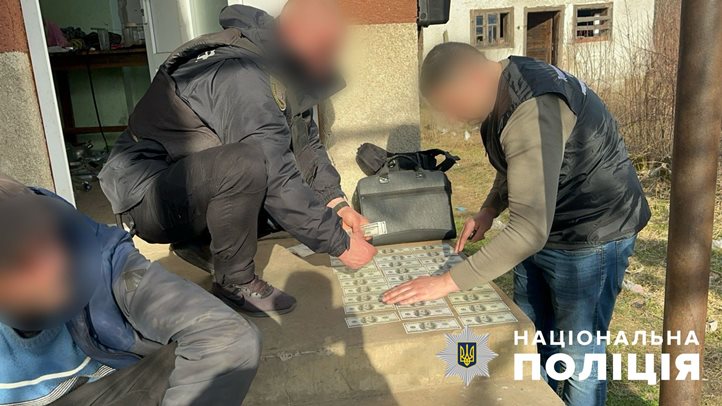 Kárpátalján a rendőrség letartóztatott egy újabb embercsempészt.  Fotó:  Nemzeti Rendőrség