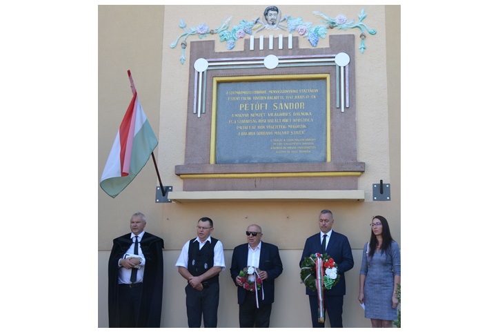 85 éves a legrégibb kárpátaljai Petőfi-emlékhely - Badalóban 1938-ban állítottak emléktáblát a nagy költőnek