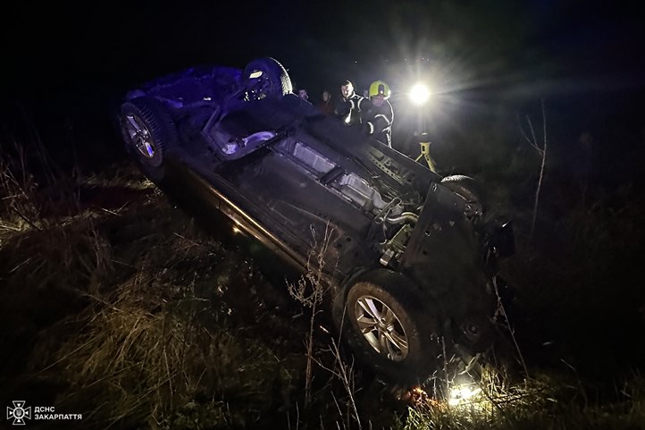 Közúti baleset történt Huszt környékén: egy 34 éves nő megsérült. Fotó: DSZNSZ