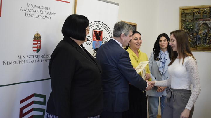 Angol, magyar, német, ukrán nyelvtanfolyamok valósultak meg a Rákóczi Főiskolán