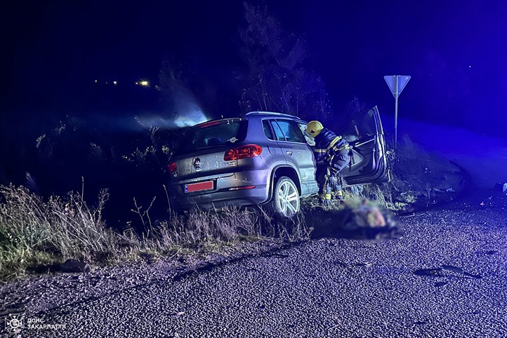 A Husztot kerülő úton baleset történt két személygépkocsi, egy Volkswagen Tiguan és egy Skoda Octavia részvételével. &nbsp;Fotó: DSZNSZ