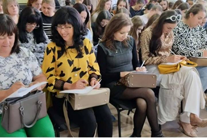 Őszi szakmai találkozó a legkisebbekért - A módszertan él – újabb inspiráló állomás Beregszászban