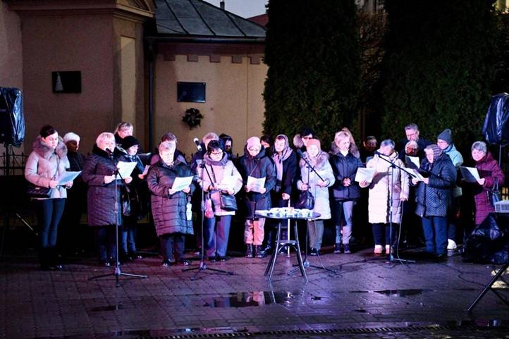 A cserkészek idén is elhozták Beregszászba a betlehemi lángot - A békelángról gyújtották meg az öröm gyertyáját