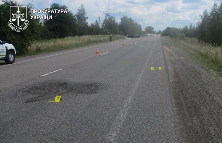 Három ember halt meg egy útsüllyedés miatt történt balesetben. A hatóságok két felelőst neveztek meg. Fotó: Ukrán Főügyészség hivatala