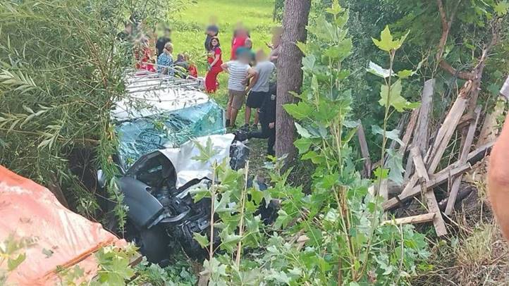 A Verhnyij Bisztrij közelében történt közúti balesetben egy Fiat Doblo és egy Renault Master ütközött össze. A balesetben egy idős férfi életét vesztette. Fotó: Ukrán Nemzeti Rendőrség