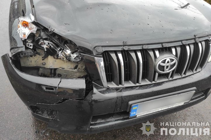 Kárpátalján a rendőrség őrizetbe vett egy gyalogos nőt elgázoló sofőrt. A 62 éves nő a helyszínen belehalt sérüléseibe. Fotó: Kárpátaljai Rendőrség