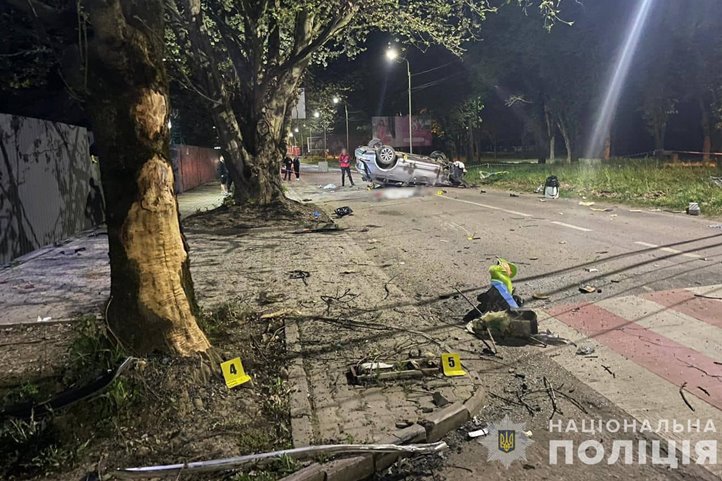 Két ember meghalt, további három súlyosan megsérült egy közúti balesetben Ungváron. Fotó: Nemzeti Rendőrség