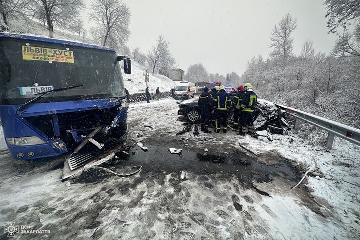 Tragédia a Dolina-Huszt regionális úton. Egy 22 éves fiatal életét vesztette. Fotó: DSZNSZ
