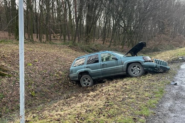 Egy 38 éves férfi meghalt, további két ember pedig megsérült egy kárpátaljai balesetben. Fotó: Nemzeti Rendőrség