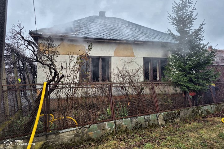 Halálos tűzeset Újalkiban (Nove Klinove, Beregszászi járás, Kárpátalja). Fotó: DSZNSZ