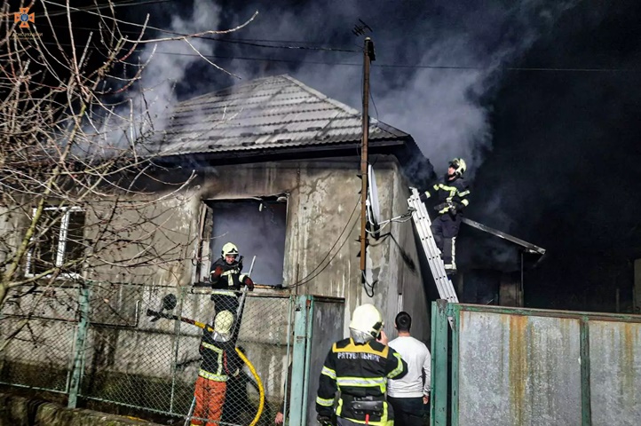 Tűz ütött ki egy családi házban a Beregszászi járásban. Fotó: DSZNSZ
