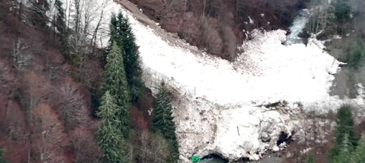 A hegyekben egy férfi holttestére bukkantak a román határőrök. Fotó: DPSZU