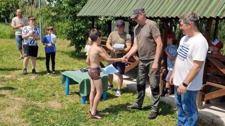 Horgászverseny a nagycsaládosoknál - Görbüljön a bot! 