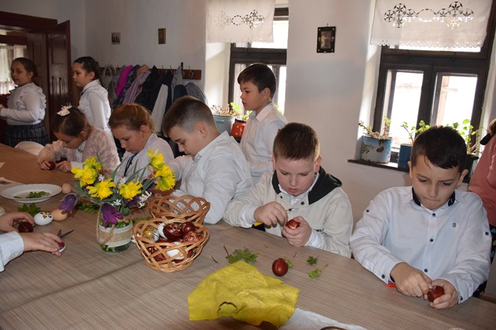 Húsvétváró a Nagyberegi Tájházban - Hímeskészítés és locsolkodás. Fotó: Kárpátinfo/Kovács Erzsébet