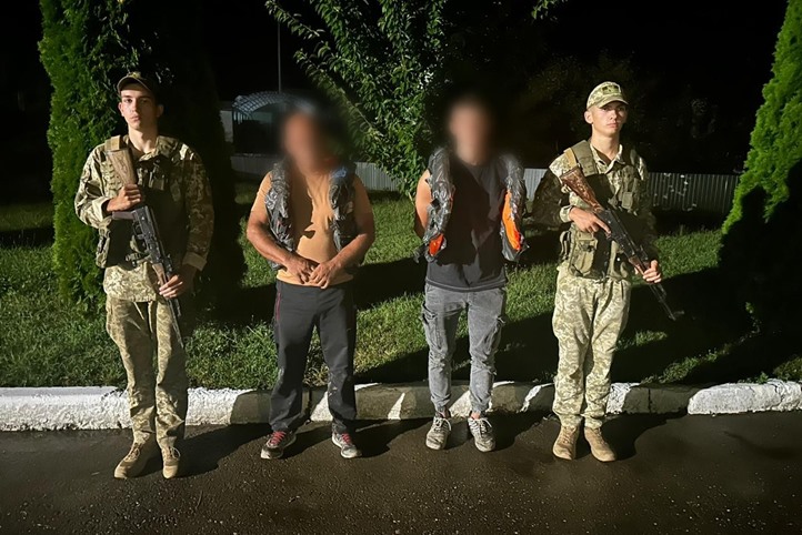 Az újlaki egység járőrei 50 méterre a határtól letartóztattak két kárpátaljai lakost. Fotó: Ukrán Állami Határőrszolgálat