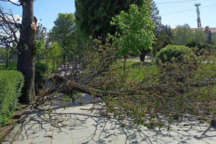Három ember halt meg Ukrajnában a szélsőséges időjárás miatt