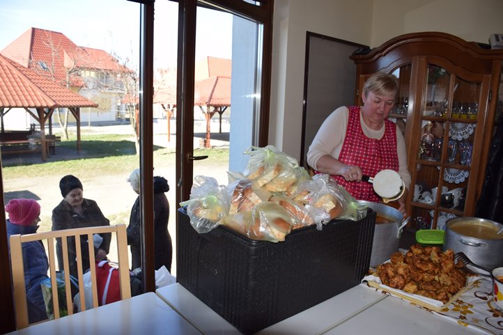 A Beregszászi Szent Anna Katolikus Karitász ingyenkonyháján jártunk - Meleg étel – szeretetből. Fotó: Kárpátinfo/Kovács Erzsébet