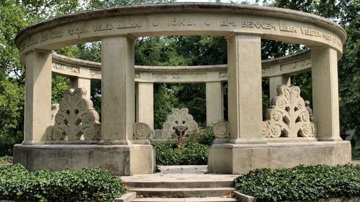 Jókai Mór síremléke a Kerepesi Temetőben. Forrás: wikipedia.org