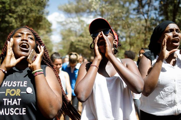 A globális felmelegedés, az éghajlatváltozás ellen hathatósabb intézkedéseket követelve tüntetnek diákok Nairobiban 2019. március 15-én. (Fotó: MTI/EPA/Kurokava Dai)