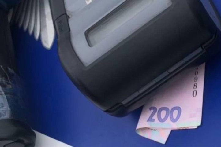 200 hrivnya kenőpénzt ajánlott a járőröknek Kárpátalján. Fotó: Kárpátaljai Járőrszolgálat.