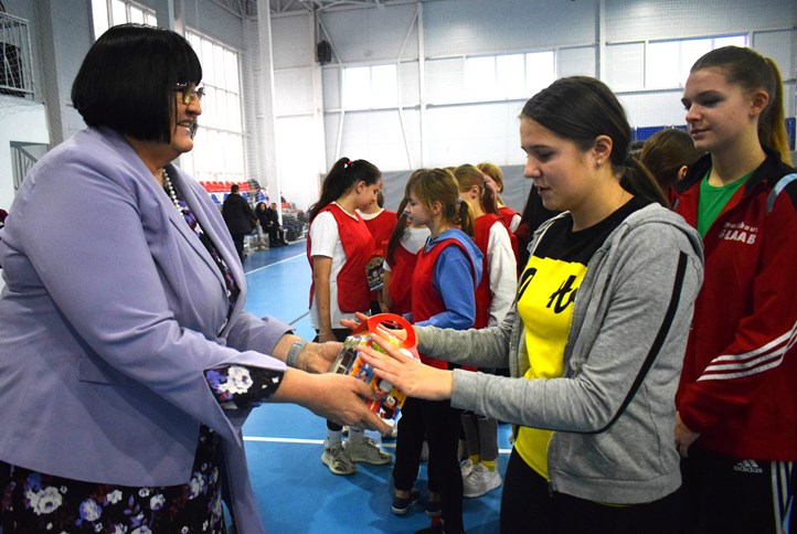 Lezajlott az I. Genius Kézilabda Kupa. A mérkőzés végén a győztesek okleveleket, kupákat és érméket vettek át!