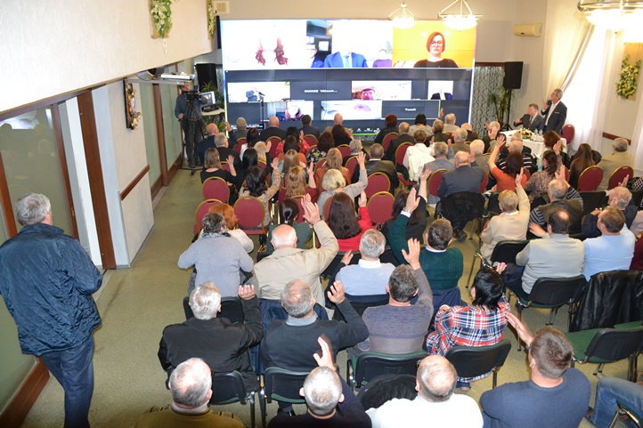 A legfőbb kárpátaljai érdekvédelmi szervezet első embere – Bocskor Andrea európai parlamenti képviselőhöz és a testület több tagjához hasonlóan – online vett részt a választmány munkájában.