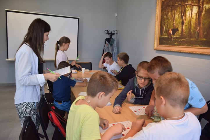 Angoltábor a KMNE szervezésében - Tartalmas időtöltés, játékos tanulás 